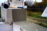 Cara memasang balok busa atau konstruksi dinding penahan beban dari balok busa